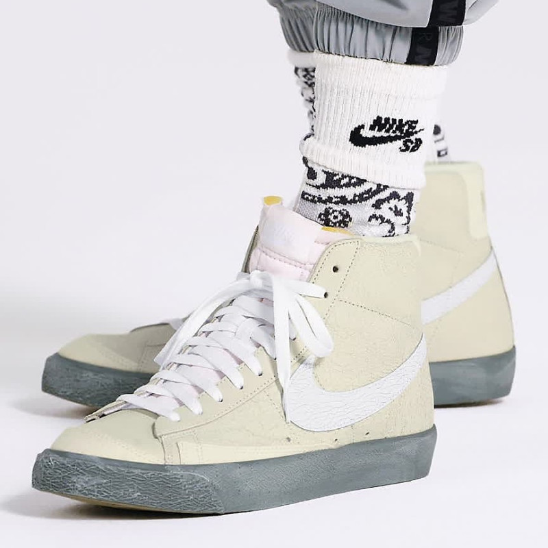Кросівки Nike Blazer Mid 77 Se
